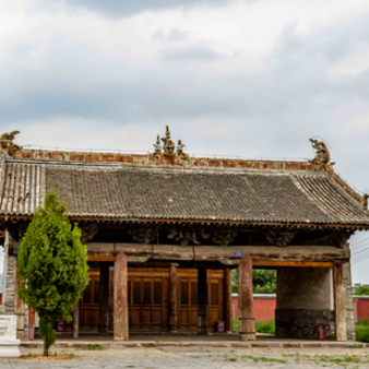 A scenic view of Weinan Mazhuang Huayan Temple