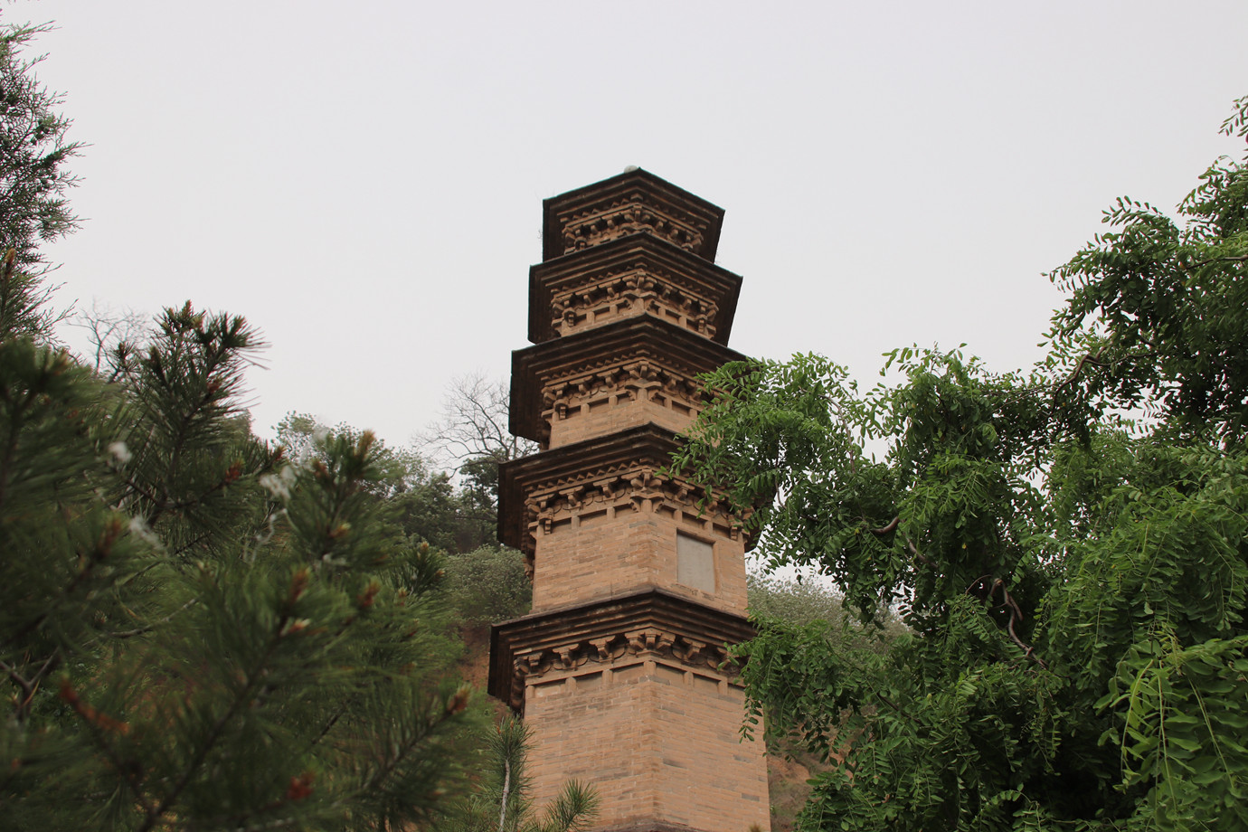 A scenic view of Weinan Mazhuang Huayan Temple