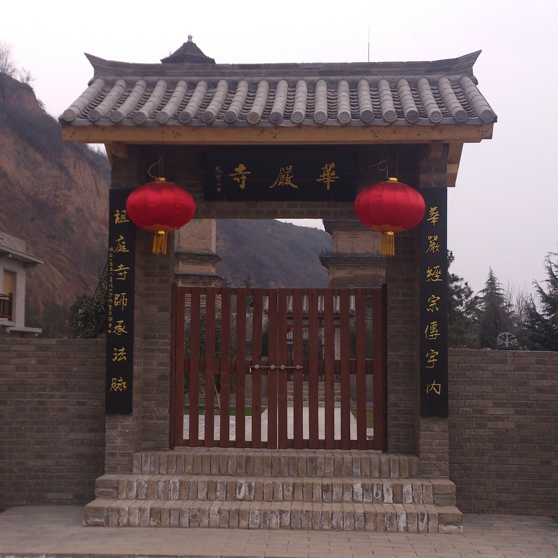 A scenic view of Weinan Mazhuang Huayan Temple