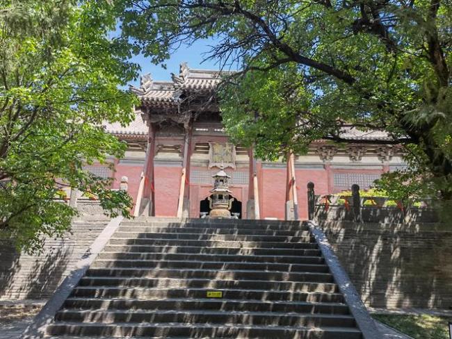 A scenic view of Weinan Mazhuang Huayan Temple
