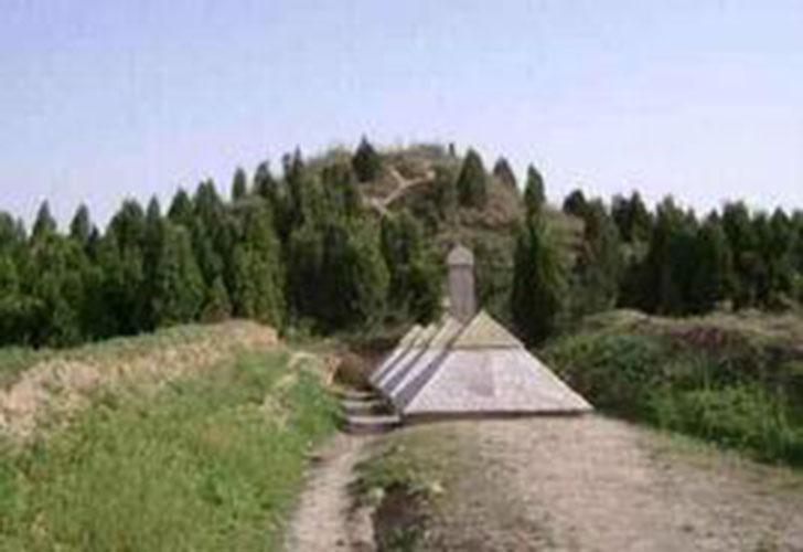 A scenic view of Weinan Tang Dynasty Imperial Tombs