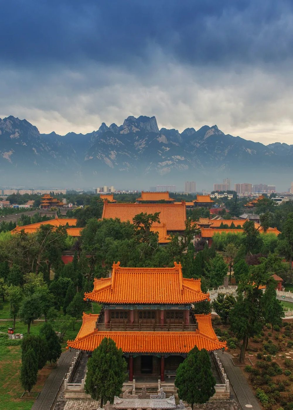 A scenic view of Weinan Yongyuanling Mausoleum
