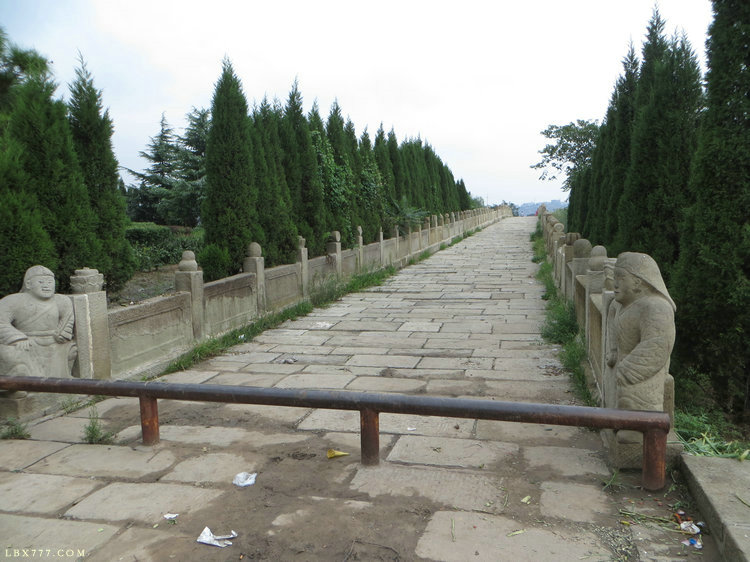 A scenic view of Weinan Yuxiu Bridge