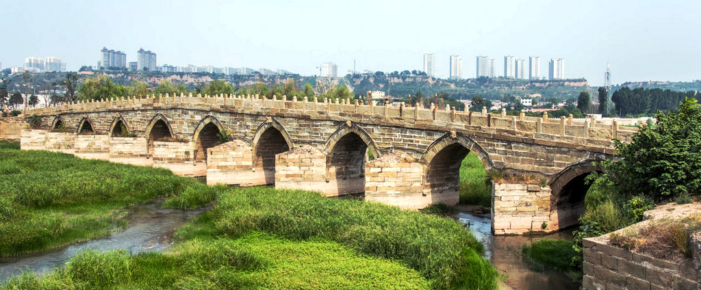 A scenic view of Weinan Yuxiu Bridge