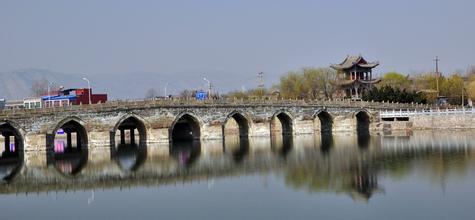 A scenic view of Weinan Yuxiu Bridge