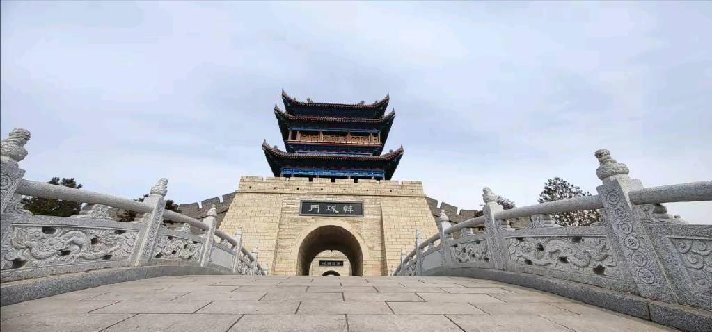 A scenic view of Weinan Yuxiu Bridge