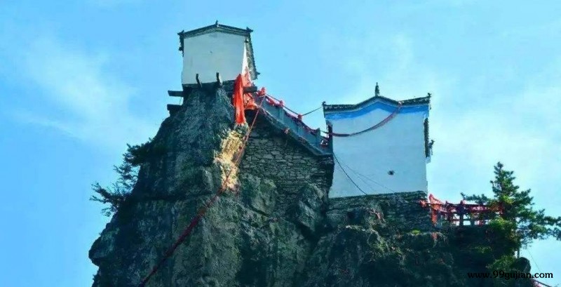A scenic view of Weinan Ziyun Guan Sanqing Hall