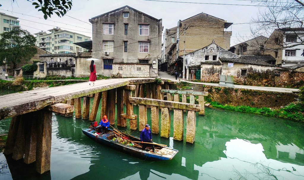 A scenic view of Wenzhou Baguaqiao He Hexiqiao