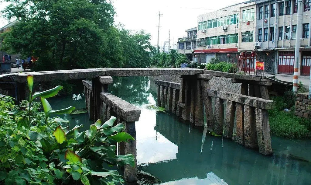 A scenic view of Wenzhou Baguaqiao He Hexiqiao