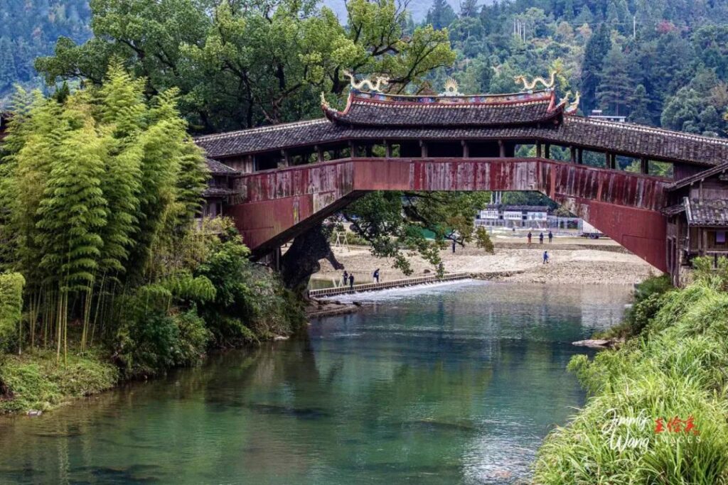 A scenic view of Wenzhou Baguaqiao He Hexiqiao