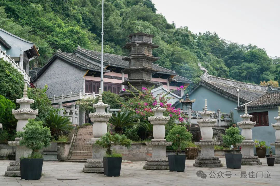 A scenic view of Wenzhou Guanyinsi Shita