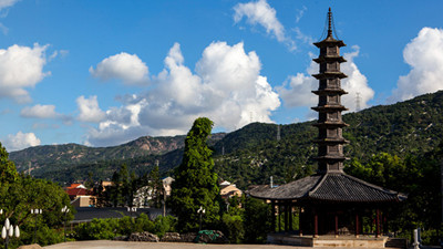 A scenic view of Wenzhou Hufasi Qiao He Ta