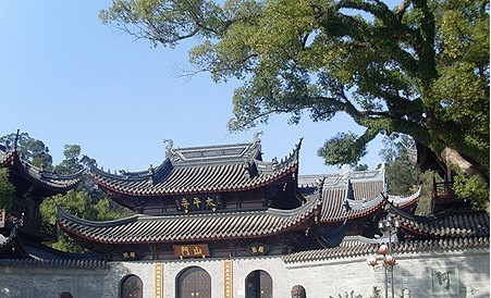 A scenic view of Wenzhou Hufasi Qiao He Ta
