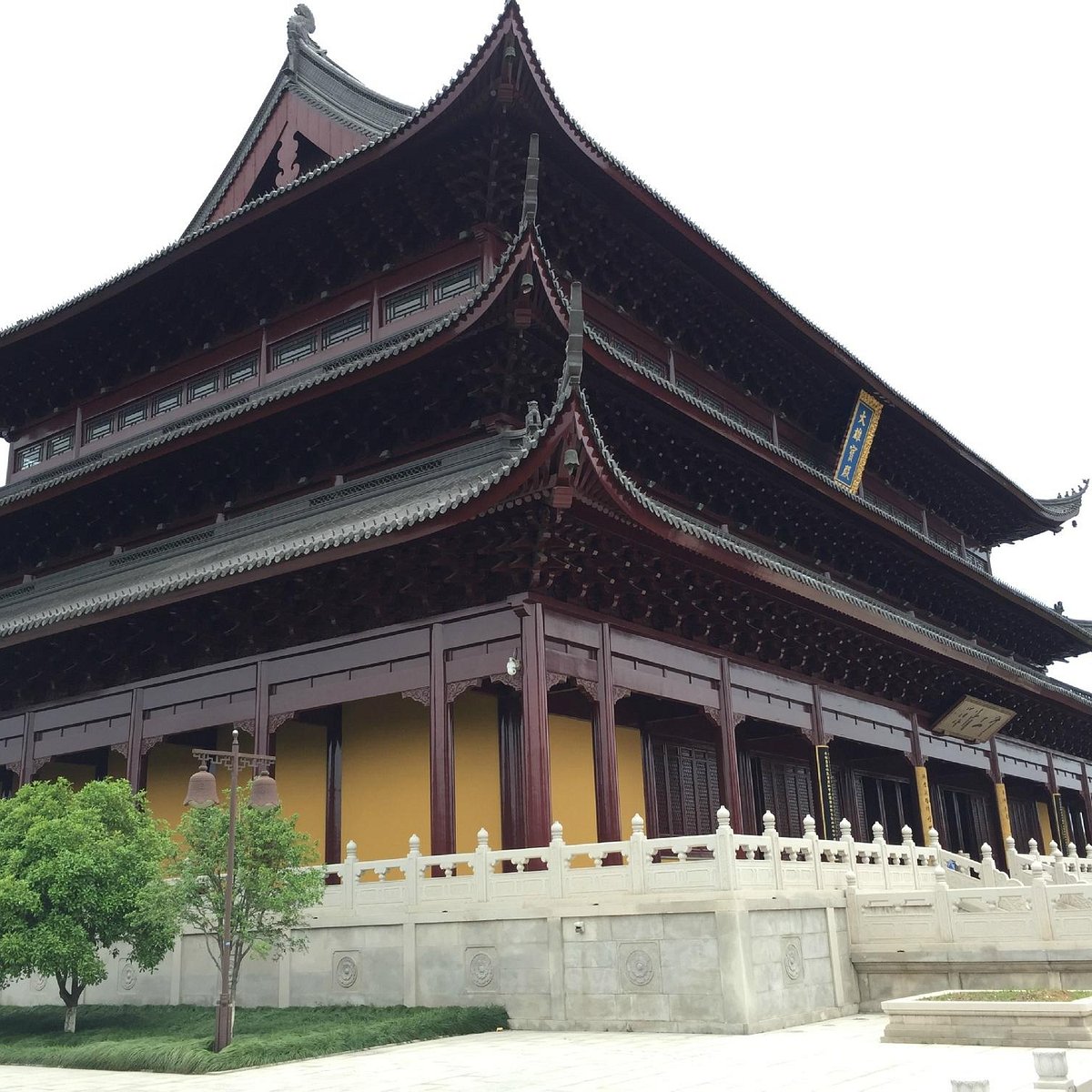 A scenic view of Wenzhou Hufasi Qiao He Ta