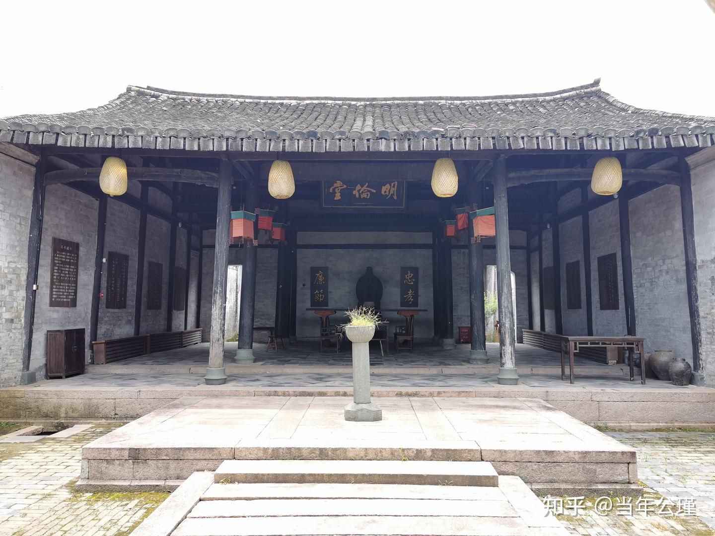 A scenic view of Wenzhou Jinzhao Paifang He Xiantai Paifang