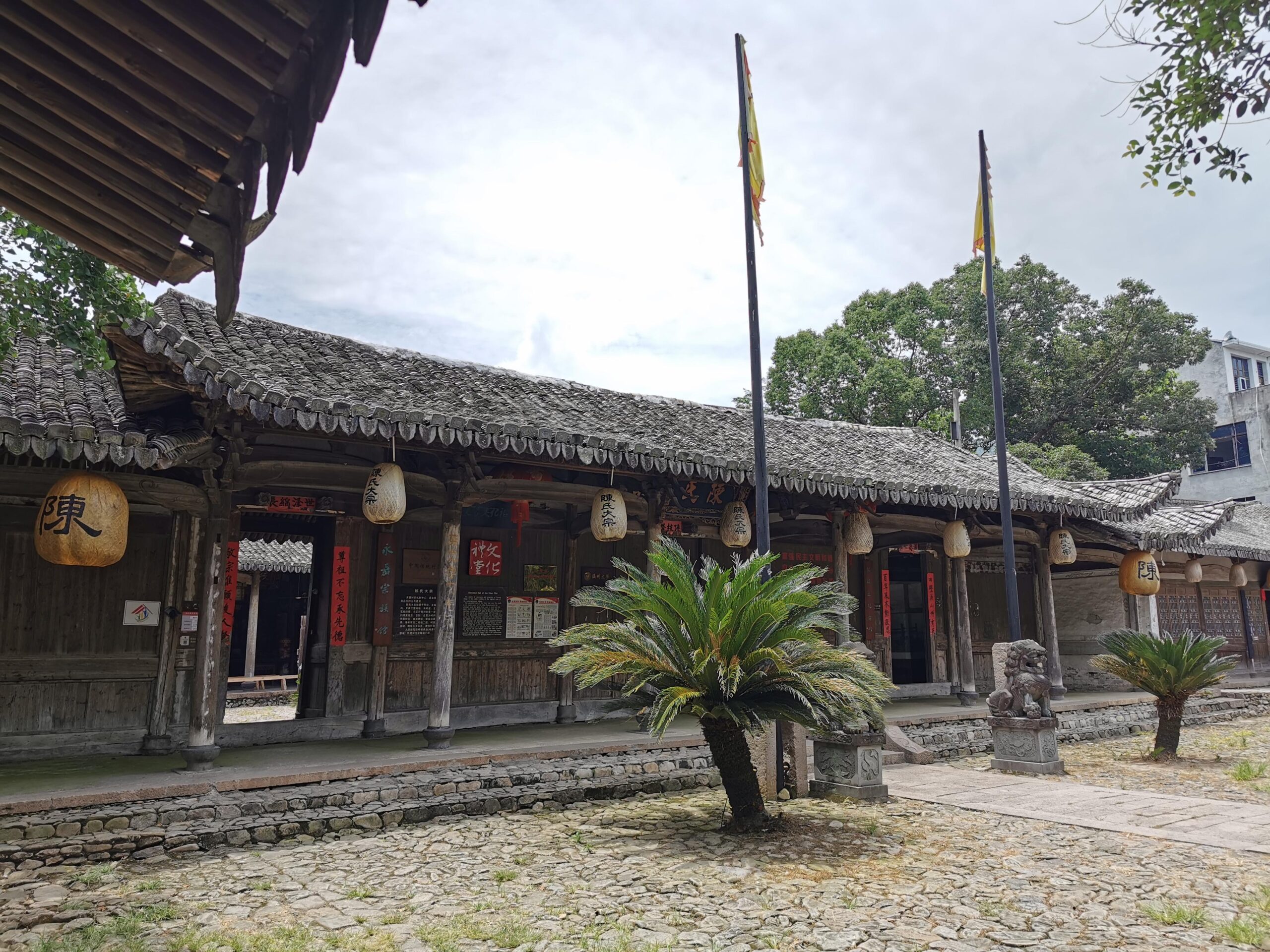 A scenic view of Wenzhou Jinzhao Paifang He Xiantai Paifang