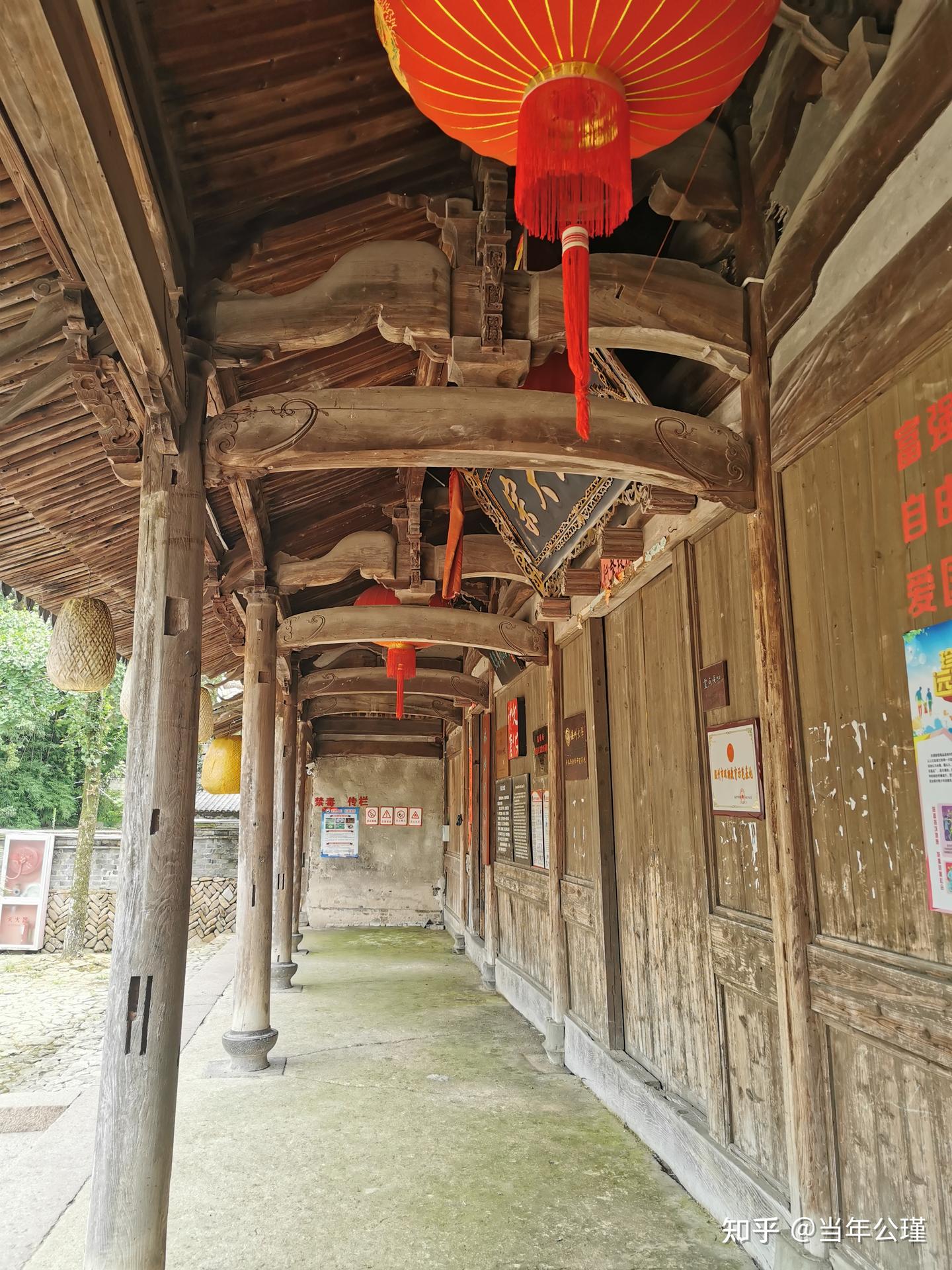 A scenic view of Wenzhou Jinzhao Paifang He Xiantai Paifang