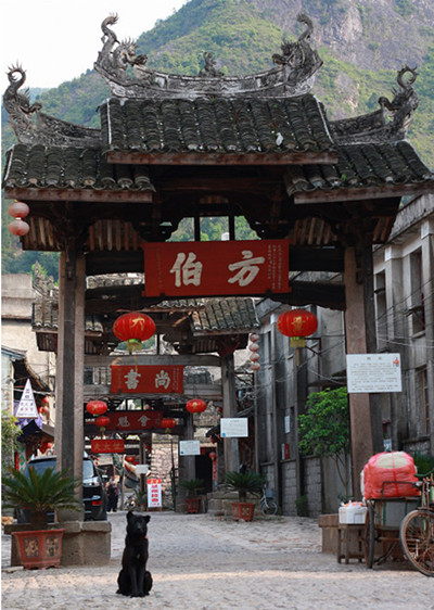 A scenic view of Wenzhou Nange Pailouqun