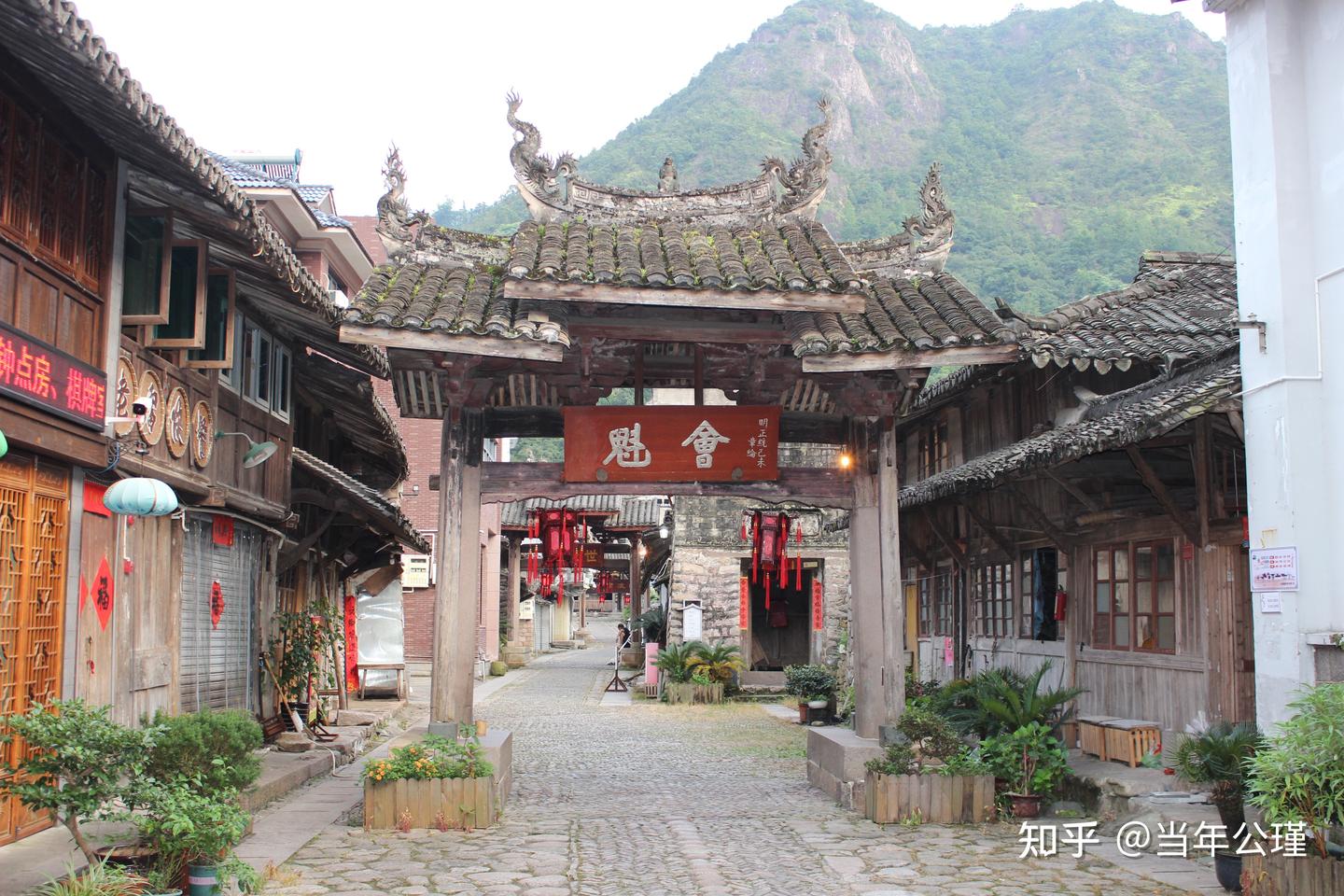 A scenic view of Wenzhou Nange Pailouqun
