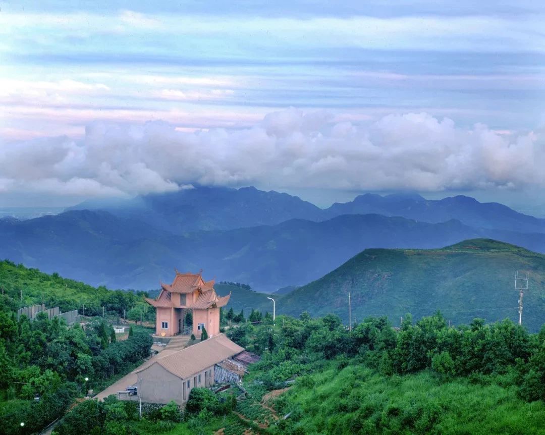 A scenic view of Wenzhou Shengjingshan Shidian