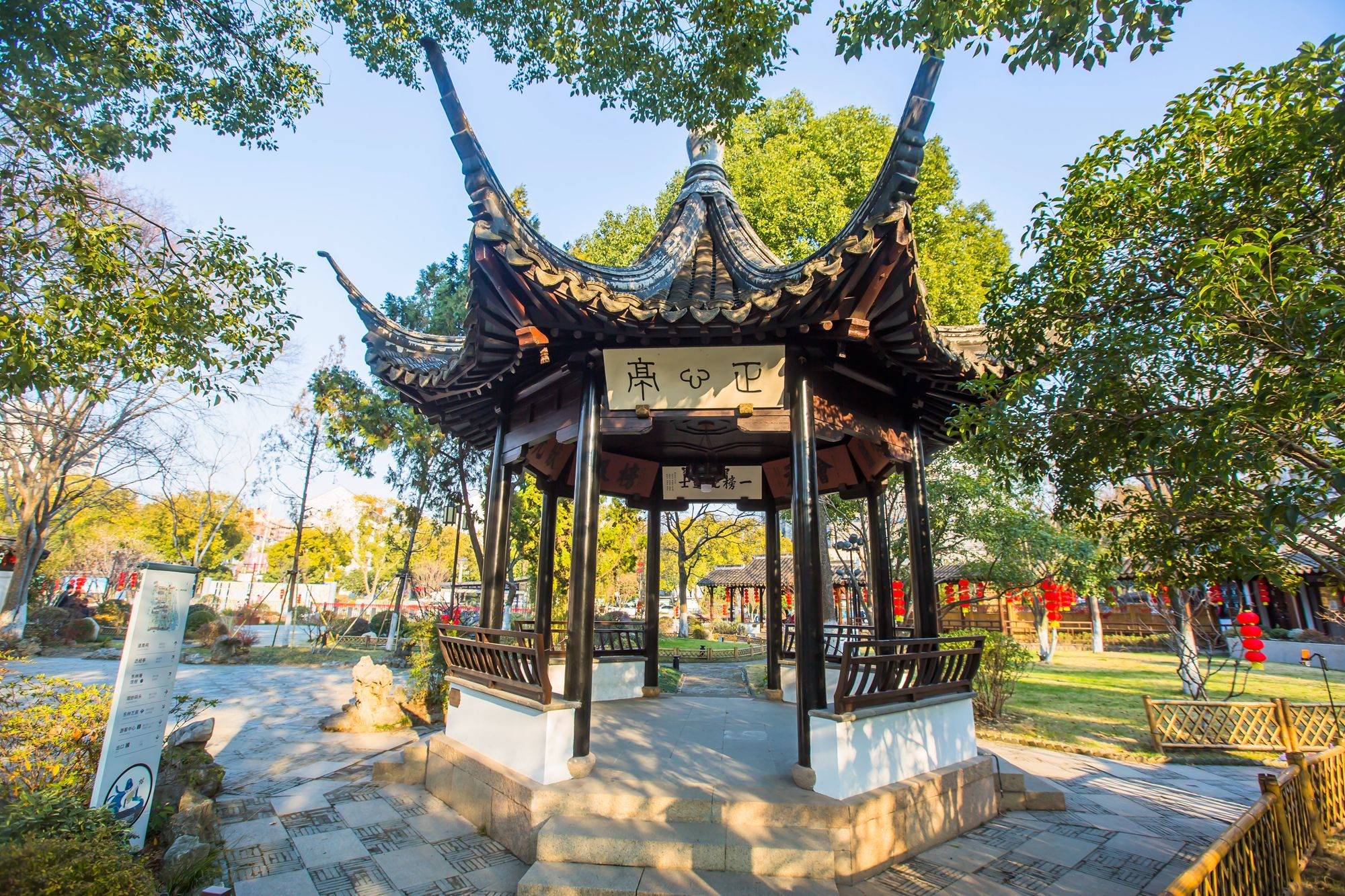 A scenic view of Wuxi Donglin Shuyuan