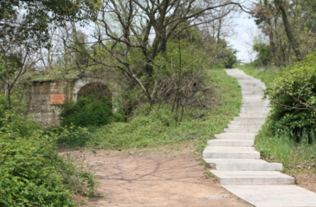 A scenic view of Wuxi Huangshan Paotai Jiuzhi
