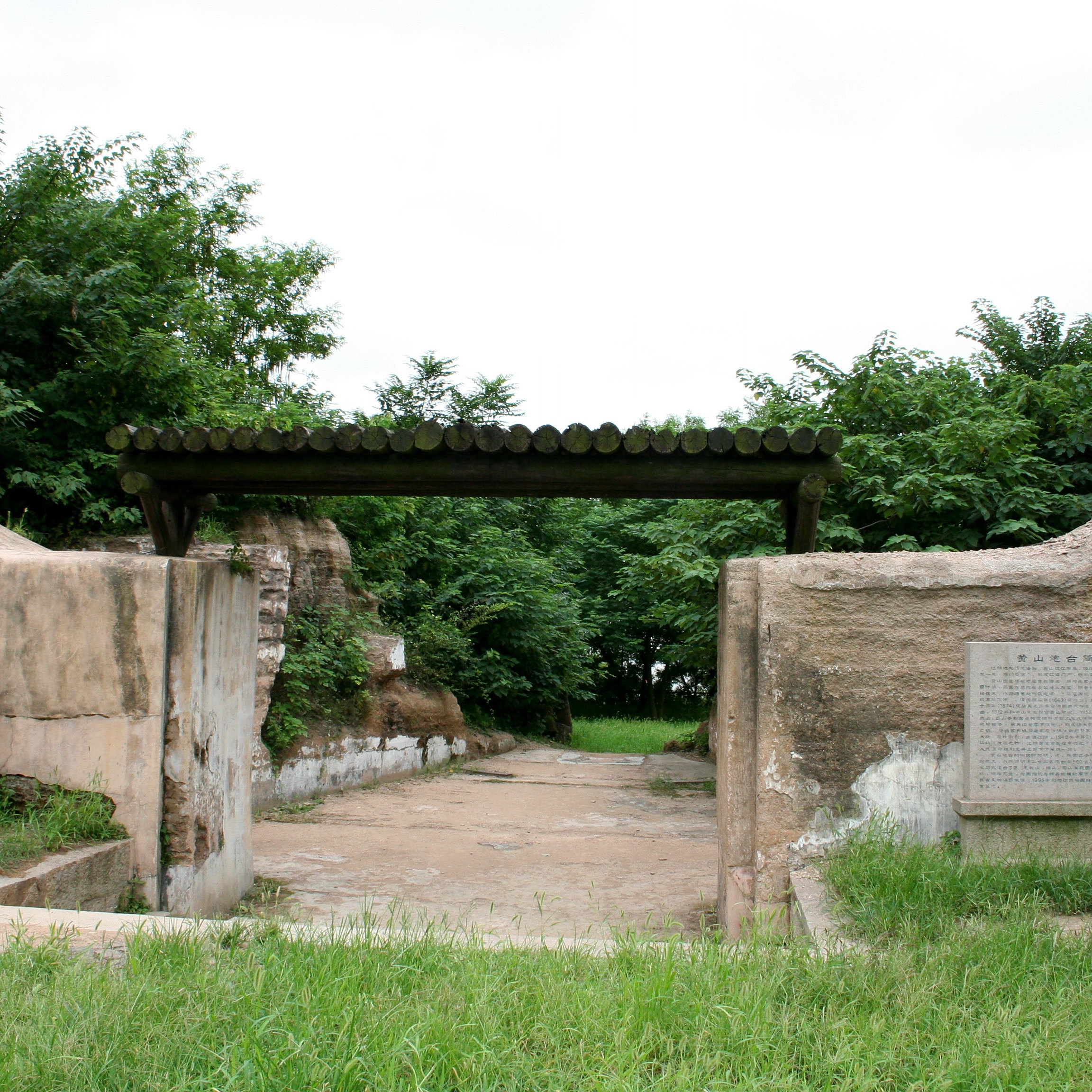 A scenic view of Wuxi Huangshan Paotai Jiuzhi