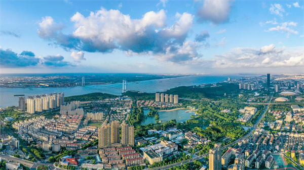 A scenic view of Wuxi Jiangyin Canzhongchang