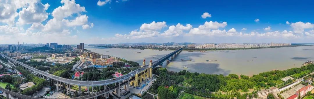 A scenic view of Wuxi Jiangyin Canzhongchang