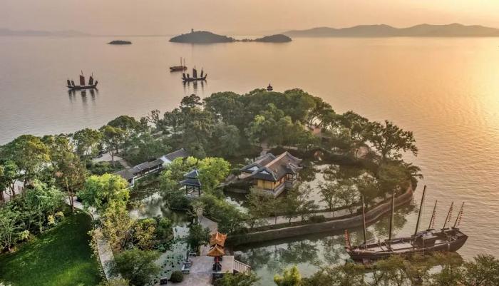 A scenic view of Wuxi Liushi Xiongdi Guju