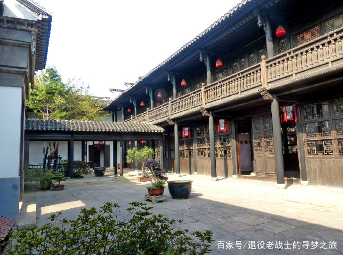 A scenic view of Wuxi Liushi Xiongdi Guju