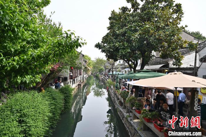 A scenic view of Wuxi Shushan Yaoqun