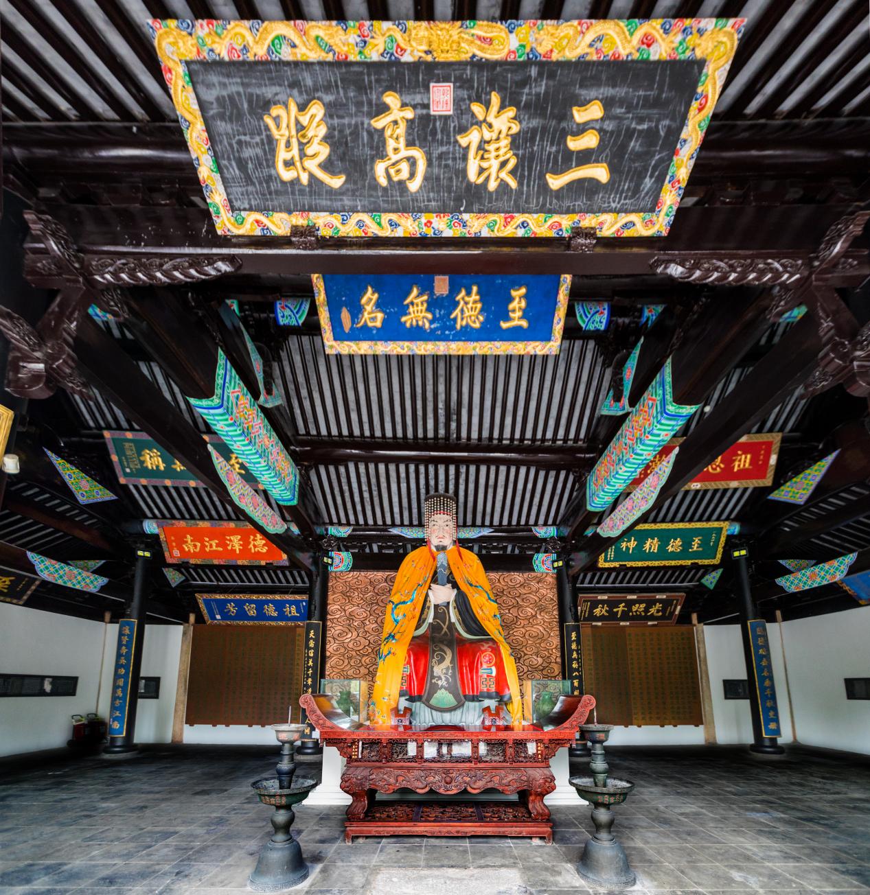 A scenic view of Wuxi Taibomiao He Mu