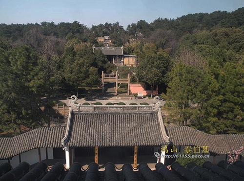 A scenic view of Wuxi Taibomiao He Mu