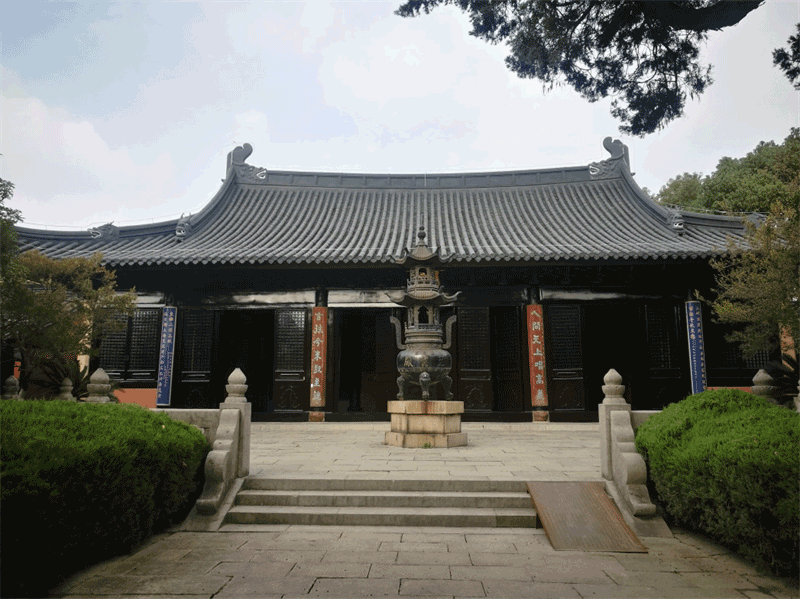 A scenic view of Wuxi Taibomiao He Mu