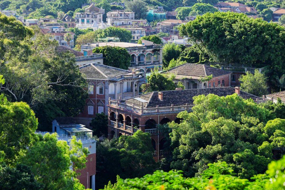 A scenic view of Xiamen Gulangyu Jindai Jianzhuqun