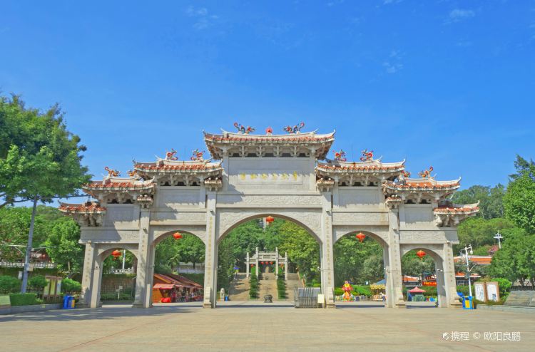 A scenic view of Xiamen Qing Baijiao Cijigong