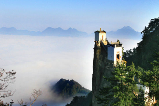 A scenic view of Xian Bayun Pagoda
