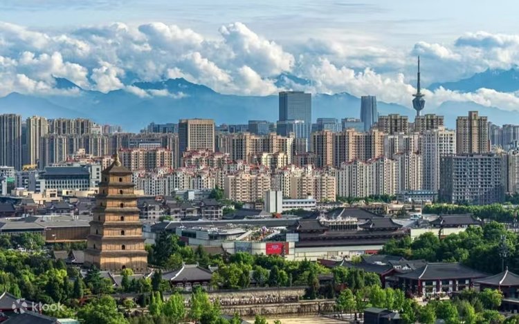 A scenic view of Xian Bayun Pagoda