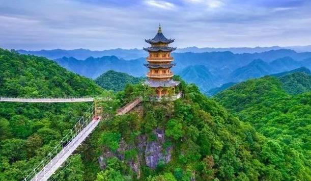 A scenic view of Xian Bayun Pagoda