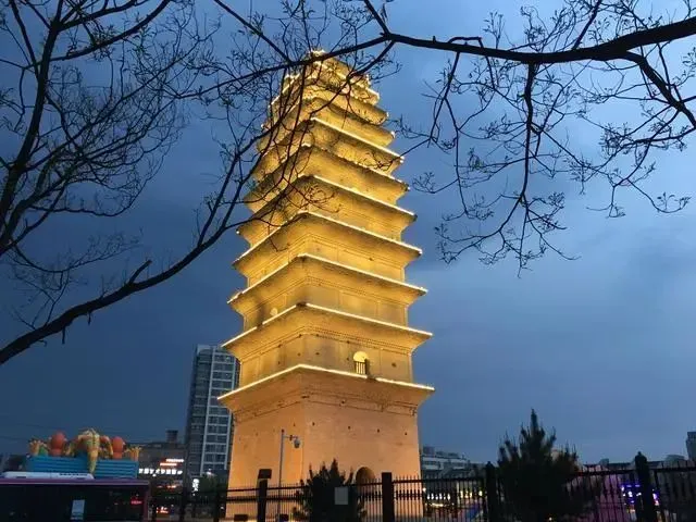 A scenic view of Xian Bayun Pagoda
