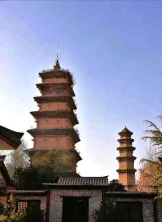 A scenic view of Xian Changan Huayan Temple Pagoda