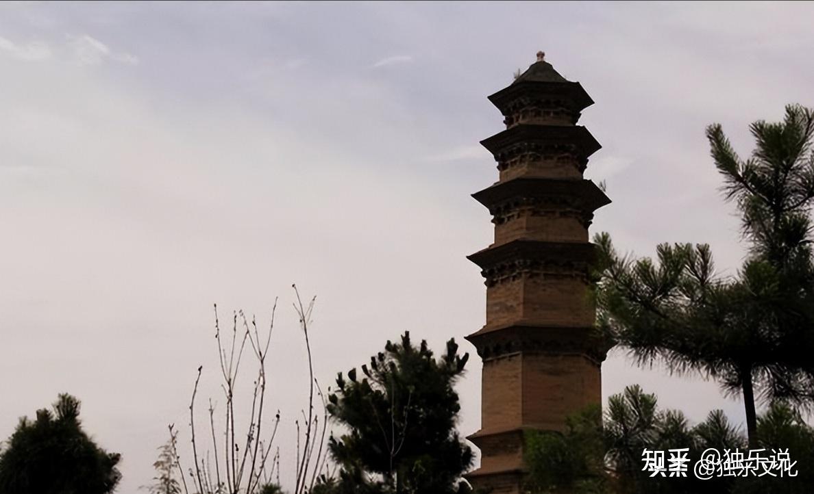 A scenic view of Xian Changan Huayan Temple Pagoda