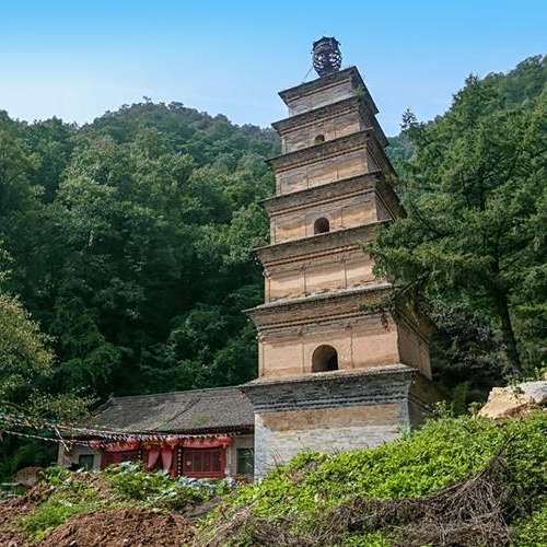 A scenic view of Xian Changan Shengshou Temple Pagoda