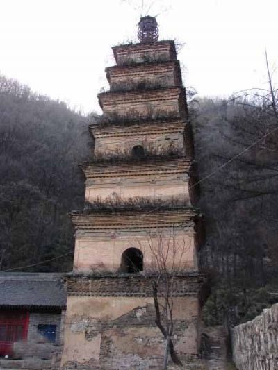 A scenic view of Xian Changan Shengshou Temple Pagoda