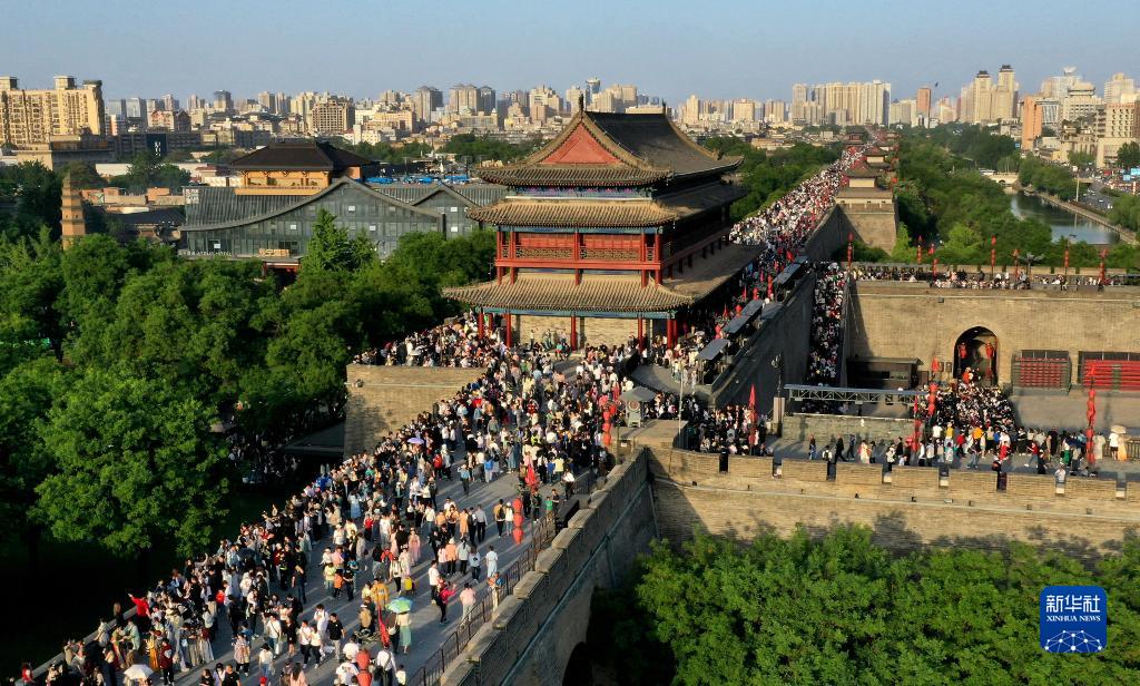 A scenic view of Xian City Wall