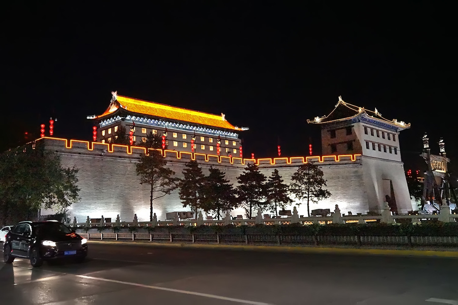 A scenic view of Xian City Wall