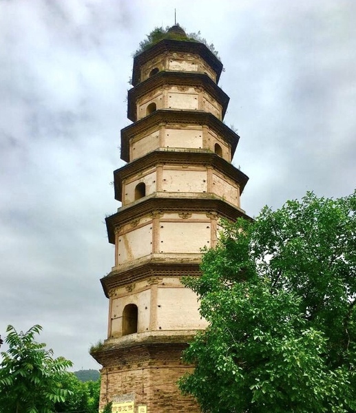 A scenic view of Xian Daqin Temple Pagoda
