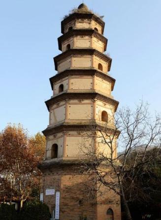 A scenic view of Xian Daqin Temple Pagoda