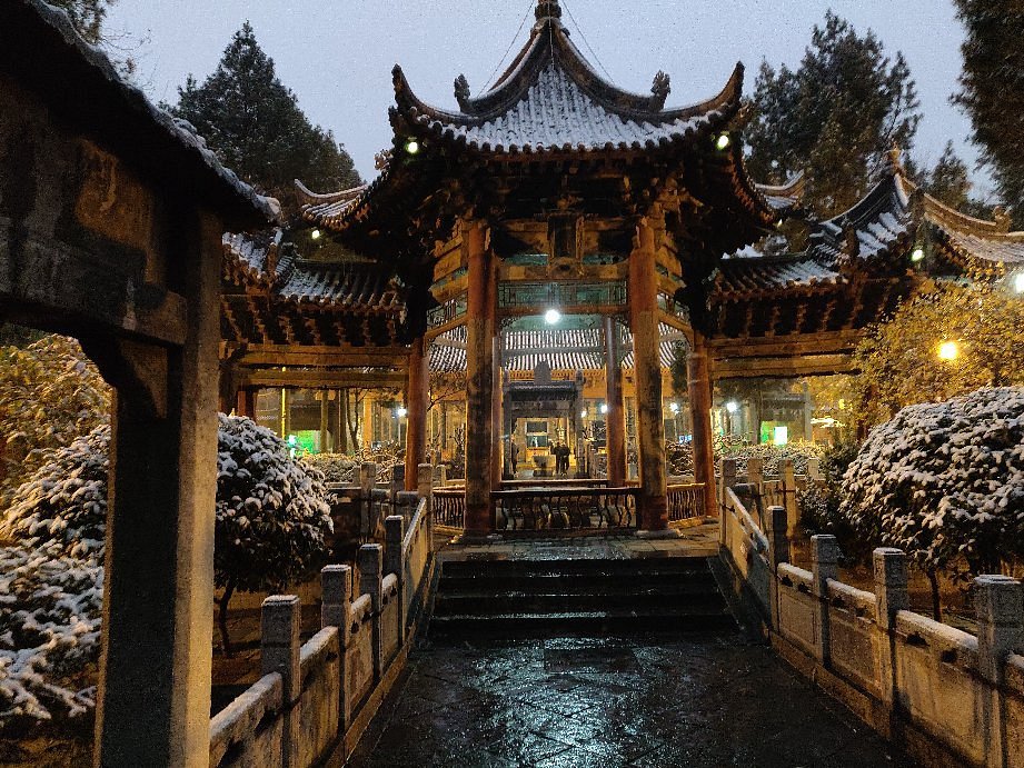 A scenic view of Xian Daxuexi Lane Mosque